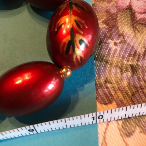 HAND PAINTED COPPERY RED LIGHTWEIGHT NECKLACE - Picture 9 of 15